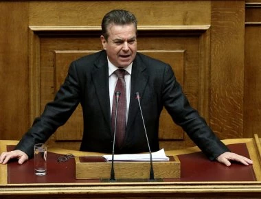 «Σβήσιμο» των χρεών σε εργαζόμενους με μπλοκάκια από διπλές εισφορές
